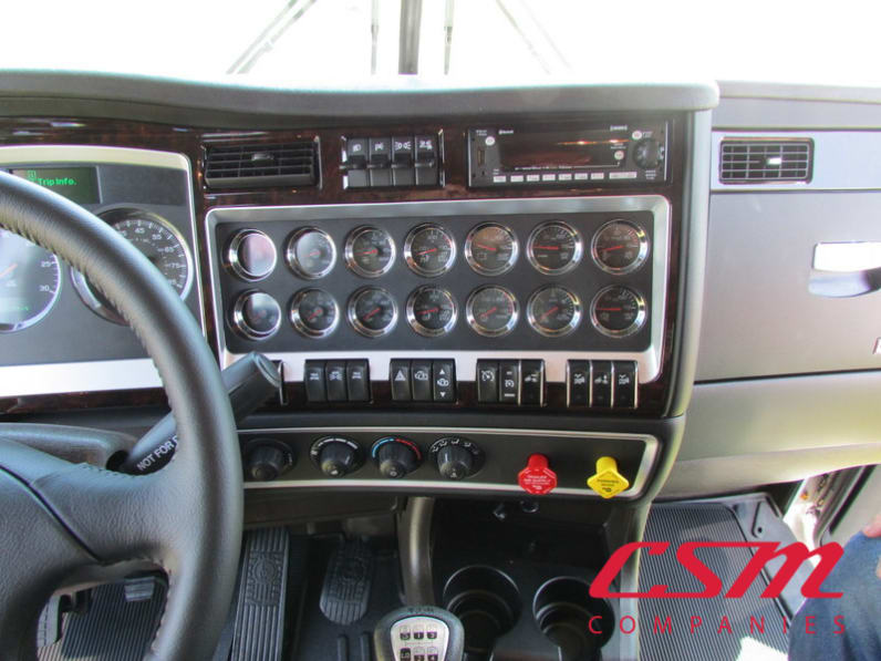 Interior radio and navigation system for this 2026 Kenworth W900L (Stock number: TR218307)
