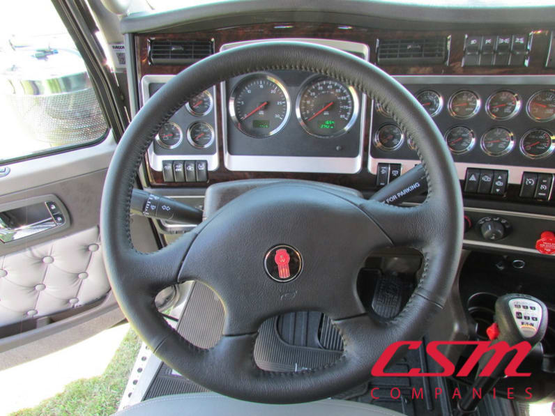 Interior steering wheel for this 2026 Kenworth W900L (Stock number: TR218307)