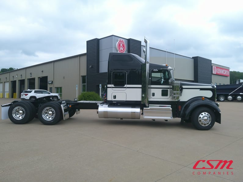 Exterior full passenger side for this 2026 Kenworth W900L (Stock number: TR218362)