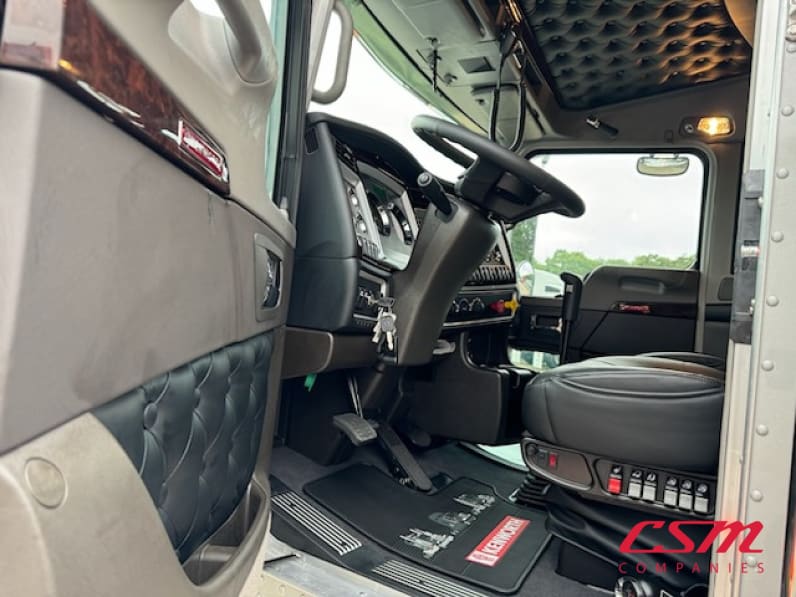 Drivers side door open for this 2026 Kenworth W900B (Stock number: TR219286)Weeee
