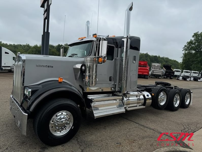 Exterior front drivers side for this 2026 Kenworth W900B (Stock number: TR219286)Weeee