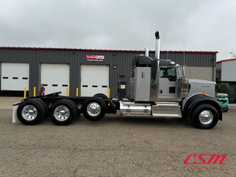 Exterior full passenger side for this 2026 Kenworth W900B (Stock number: TR219286)Weeee