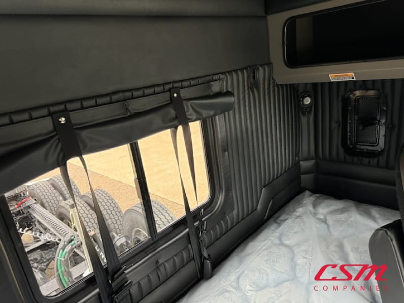 Interior wide sleeper view for this 2026 Kenworth W900B (Stock number: TR219286)Weeee