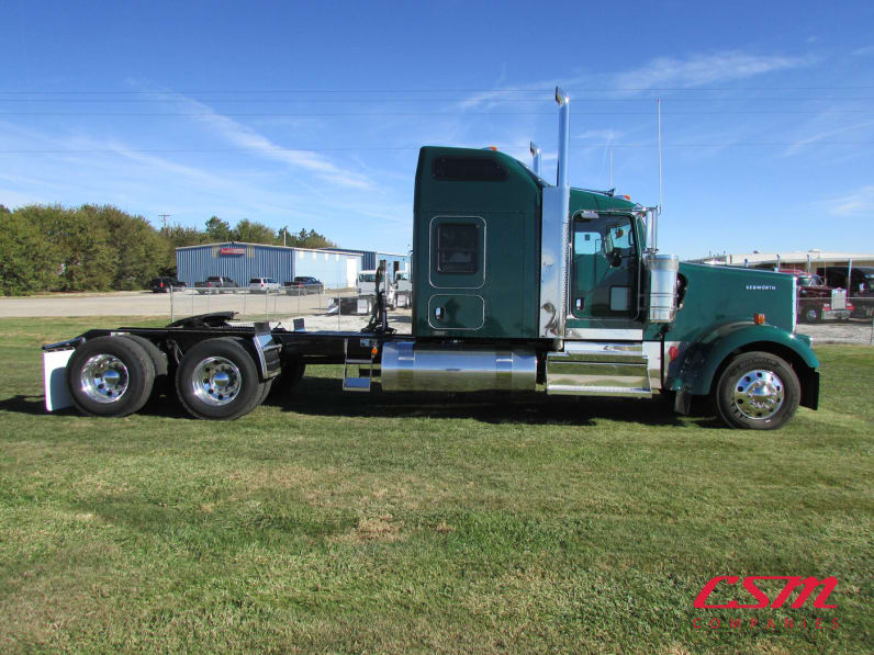 Exterior full passenger side for this 2026 Kenworth W900L (Stock number: TR224559)
