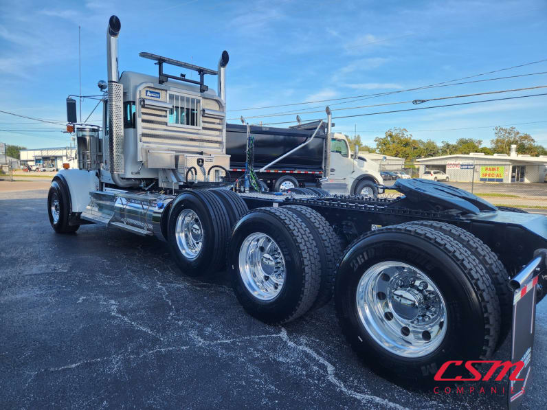 Exterior rear driver side for this 2026 Kenworth W900L (Stock number: TR224693)