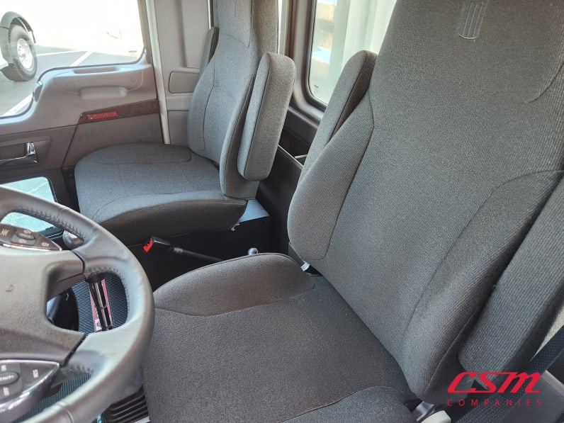 Interior seats for this 2026 Kenworth W900L (Stock number: TR224693)
