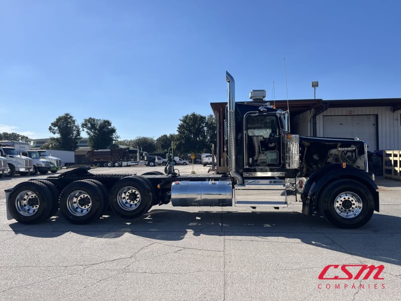 Exterior full passenger side for this 2026 Kenworth W900L (Stock number: TR224699)