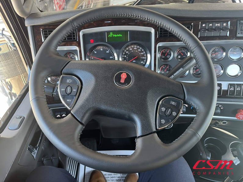 Interior steering wheel for this 2026 Kenworth W900L (Stock number: TR224699)