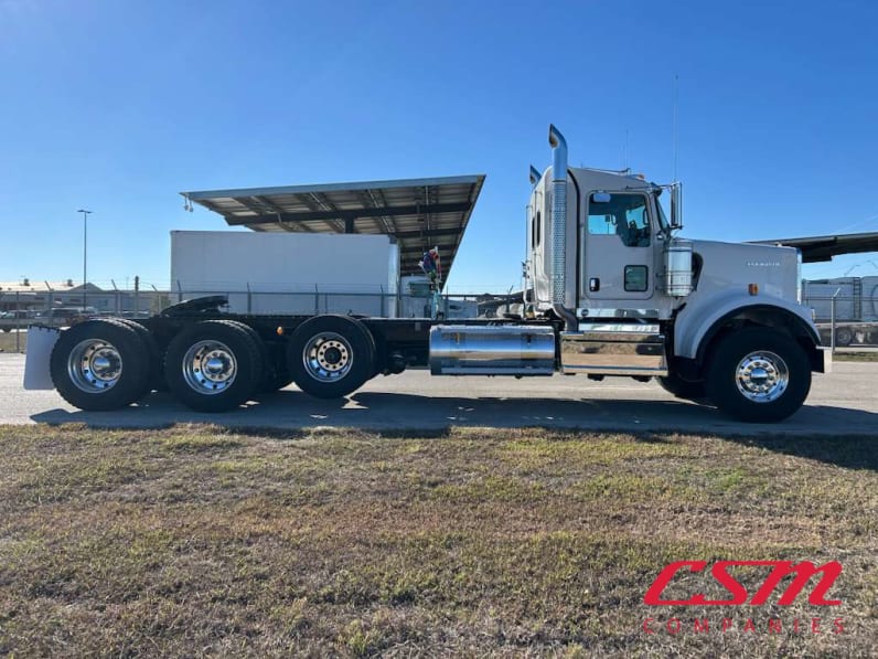 Exterior full passenger side for this 2026 Kenworth W900B (Stock number: TR225824)
