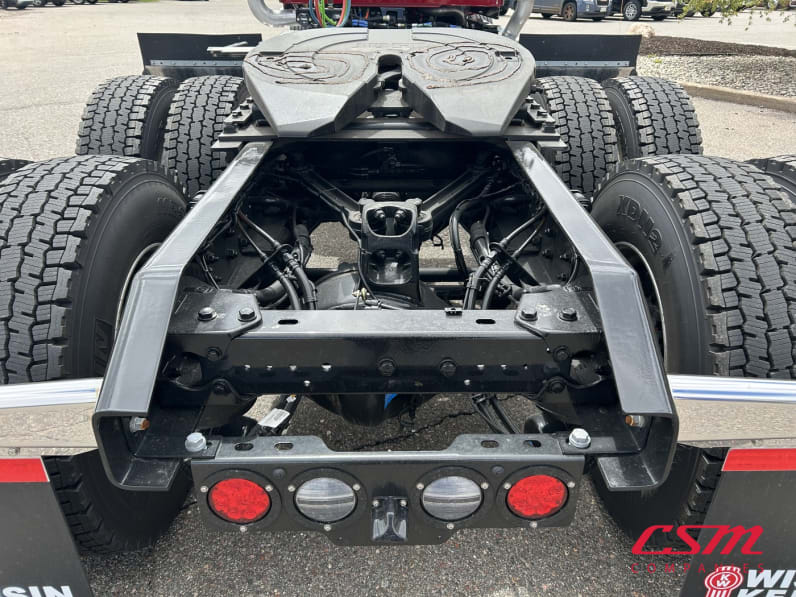 Center rear frame for this 2026 Kenworth W900L (Stock number: TR230529)Weeee
