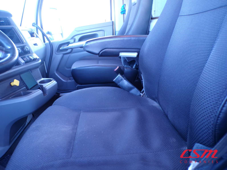 Interior seats for this 2018 Kenworth T880 (Stock number: UJJ218133)