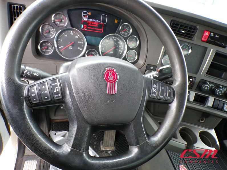 Interior steering wheel for this 2018 Kenworth T880 (Stock number: UJJ218133)Weeee