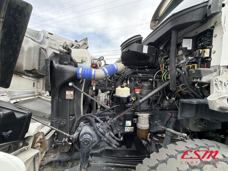 Drivers side engine for this 2018 Kenworth T880 Short Hood (Stock number: UJJ222316)