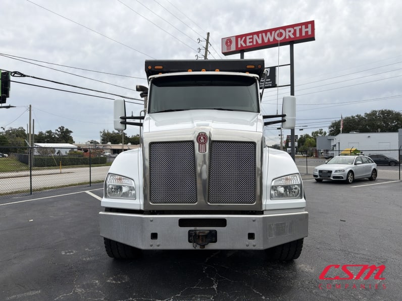 Exterior full front view for this 2018 Kenworth T880 Short Hood (Stock number: UJJ222316)
