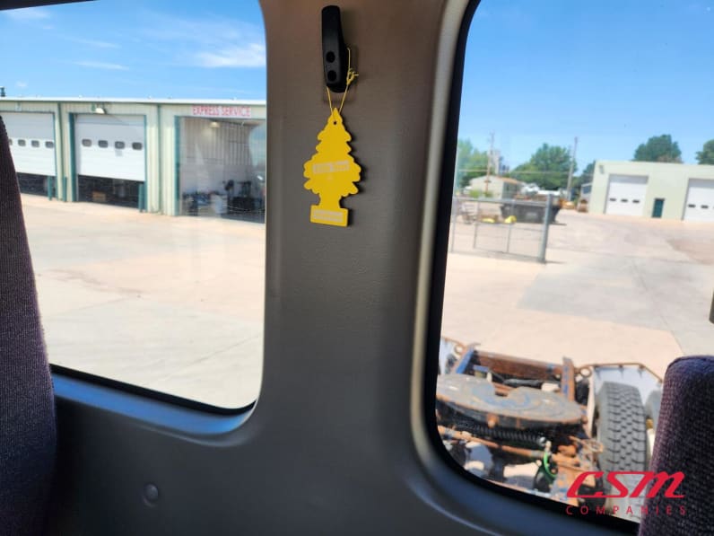 Interior wide sleeper view for this 2018 Freightliner Cascadia (Stock number: UJSJT4124)