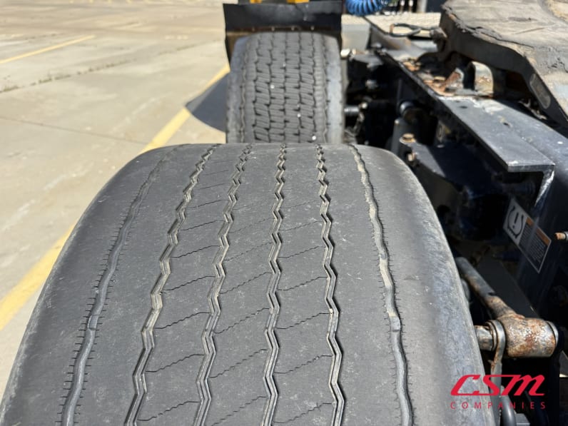 Driver side rear frame and tire tread for this 2019 Kenworth T680 (Stock number: UKJ259505)Weeee