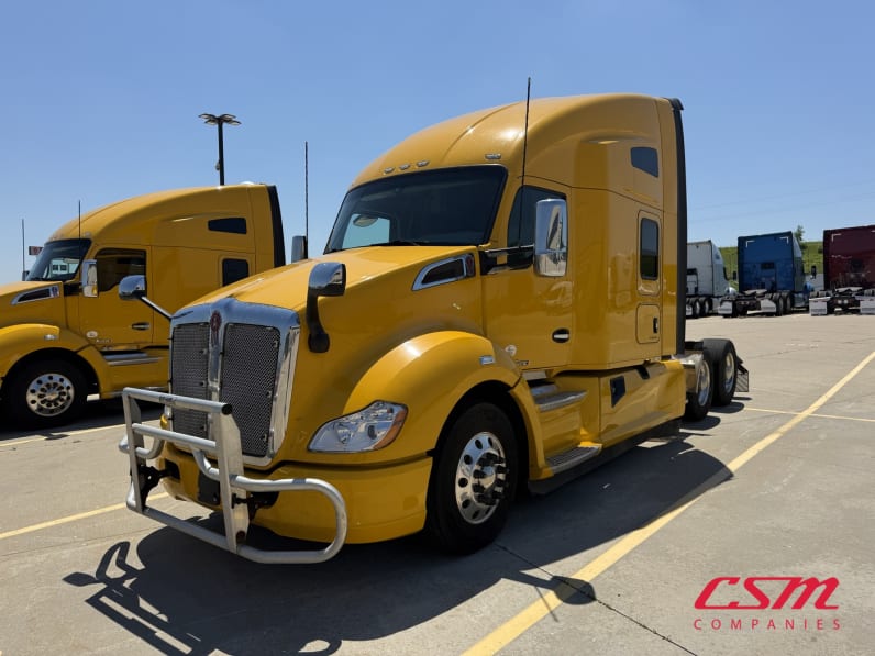 Exterior front drivers side for this 2019 Kenworth T680 (Stock number: UKJ259505)Weeee