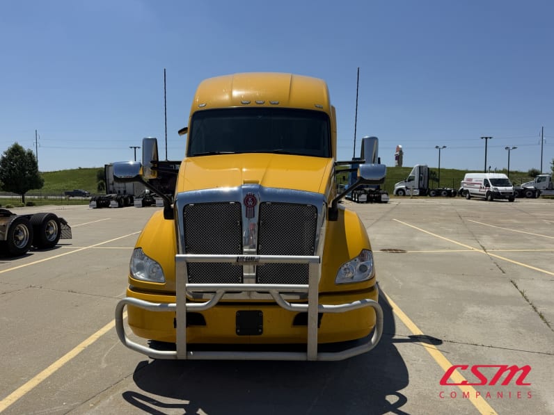 Exterior full front view for this 2019 Kenworth T680 (Stock number: UKJ259505)Weeee