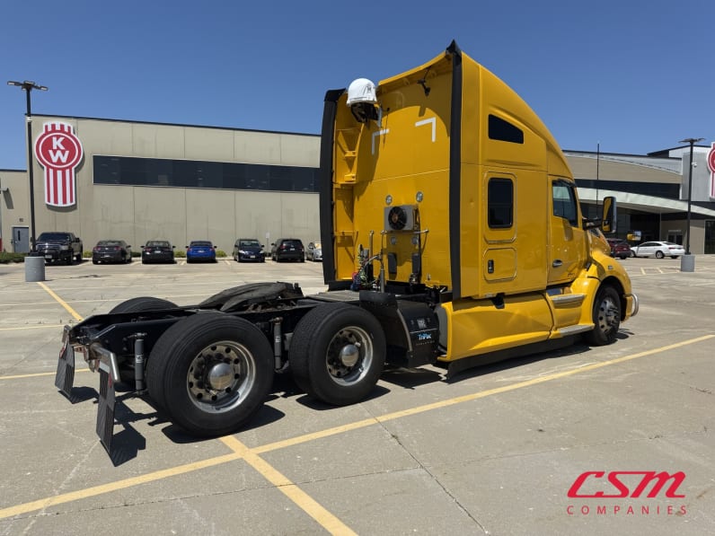 Exterior rear passenger side for this 2019 Kenworth T680 (Stock number: UKJ259505)Weeee