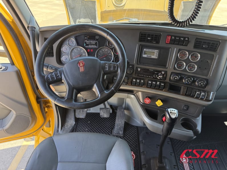 Interior dash for this 2019 Kenworth T680 (Stock number: UKJ259505)Weeee