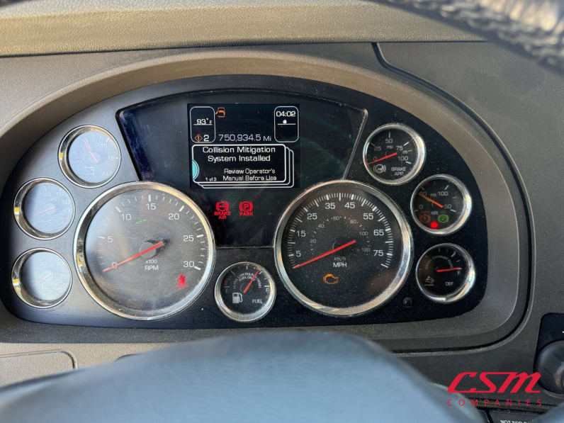 Interior steering wheel for this 2019 Kenworth T680 (Stock number: UKJ259505)Weeee