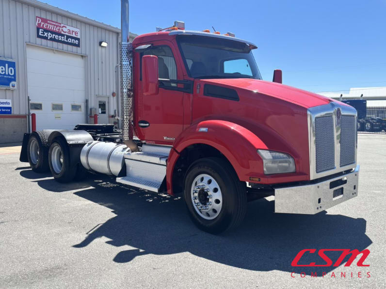 Exterior front passenger side for this 2019 Kenworth T880 (Stock number: UKJ370952)Weeee