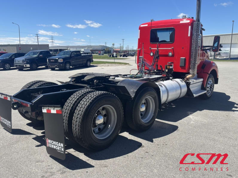 Exterior rear passenger side for this 2019 Kenworth T880 (Stock number: UKJ370952)Weeee