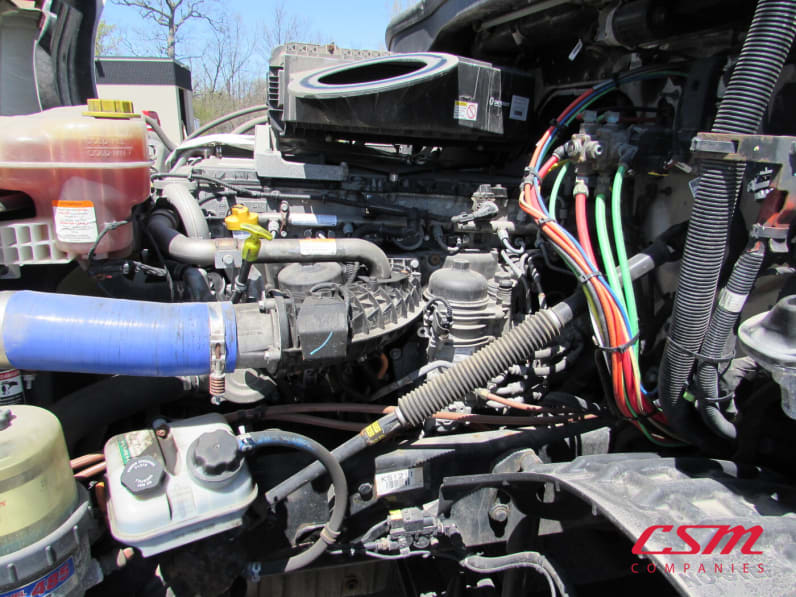 Passenger side engine for this 2019 Freightliner Cascadia (Stock number: UKSKS1211)