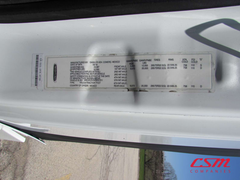 VIN tag for this 2019 Freightliner Cascadia (Stock number: UKSKS1211)