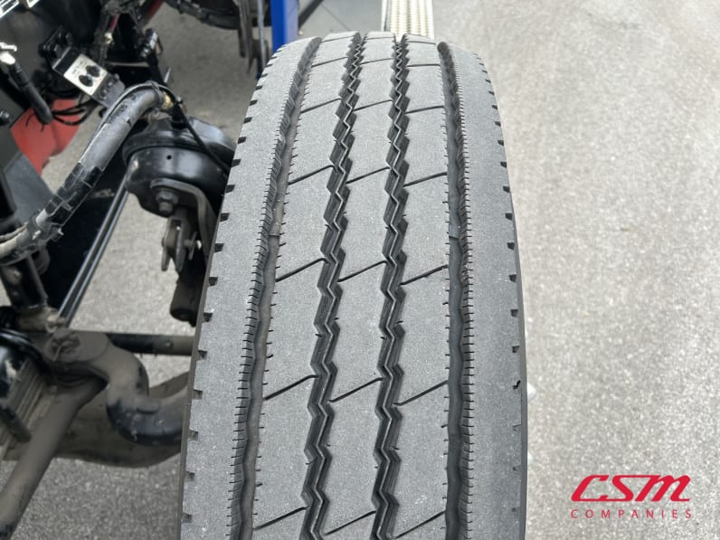 Driver side front tire tread for this 2020 Peterbilt 389 (Stock number: ULD677568)