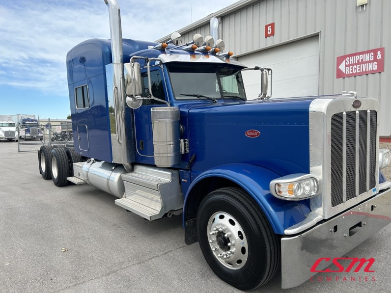 Exterior front passenger side for this 2020 Peterbilt 389 (Stock number: ULD677568)