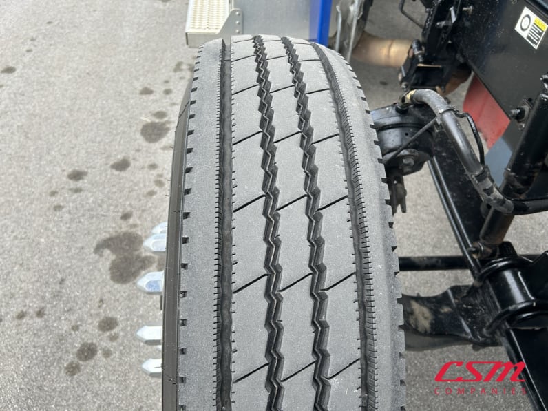 Passenger side front tire tread for this 2020 Peterbilt 389 (Stock number: ULD677568)