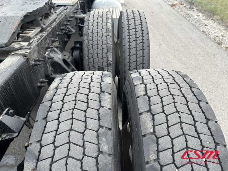 Passenger side rear frame and tire tread for this 2020 Peterbilt 389 (Stock number: ULD677568)