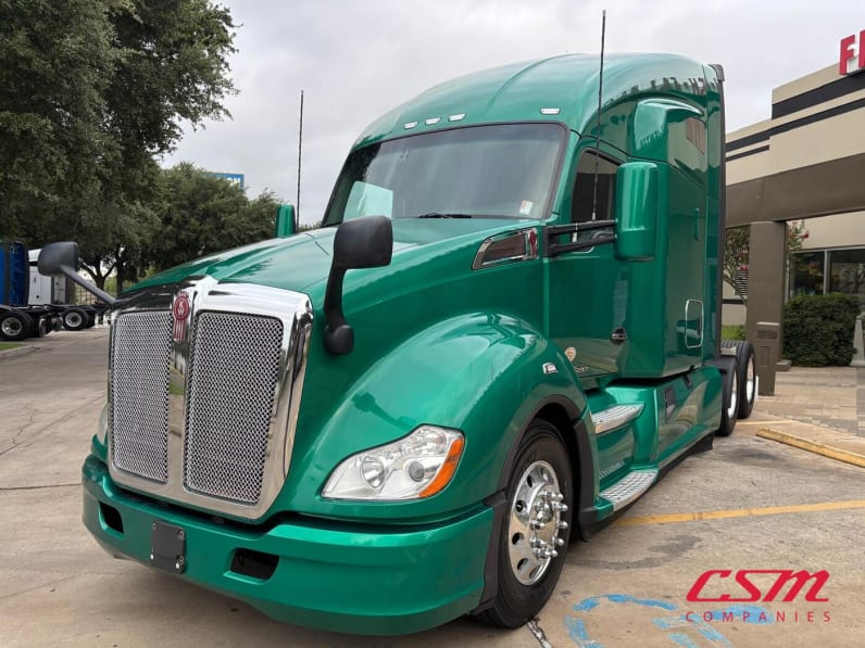 Exterior front drivers side for this 2020 Kenworth T680 (Stock number: ULJ297709)