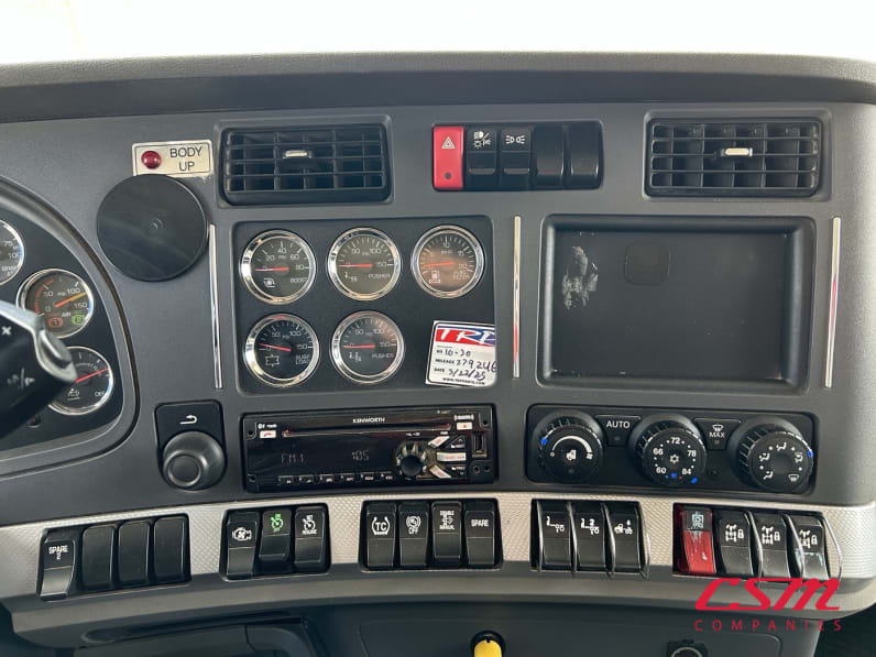 Interior radio and navigation system for this 2020 Kenworth T880 (Stock number: ULJ385819)