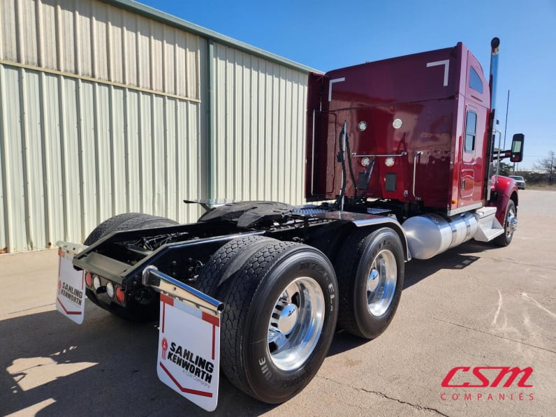 Exterior rear passenger side for this 2020 Kenworth W990 (Stock number: ULJ390612)