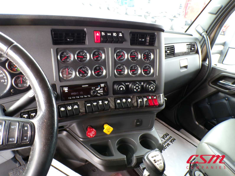 Interior dash for this 2020 Kenworth W990 (Stock number: ULJ393672)Weeee