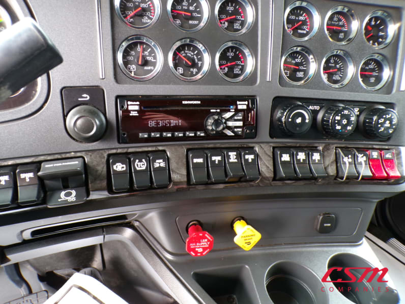 Interior radio and navigation system for this 2020 Kenworth W990 (Stock number: ULJ393672)Weeee