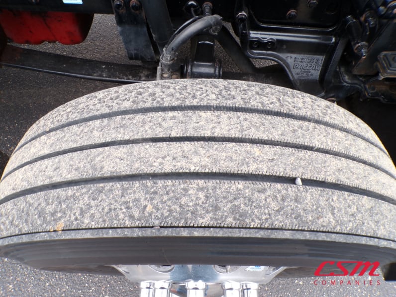 Passenger side front tire tread for this 2020 Kenworth W990 (Stock number: ULJ393672)Weeee