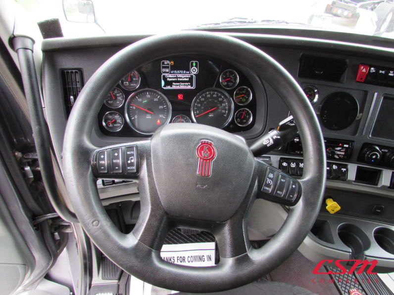 Interior steering wheel for this 2020 Kenworth T680 (Stock number: ULJ418154)