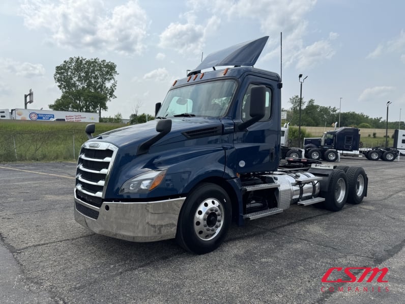 Exterior front drivers side for this 2020 Freightliner Cascadia (Stock number: ULLLL6996)