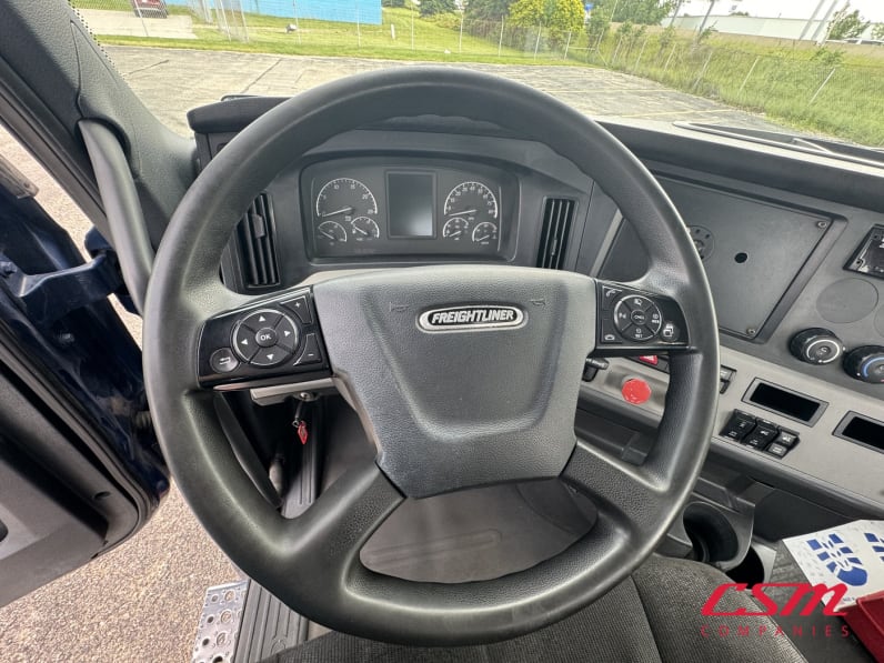Interior steering wheel for this 2020 Freightliner Cascadia (Stock number: ULLLL6996)