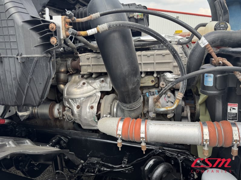 Passenger side engine for this 2020 Freightliner Cascadia (Stock number: ULLLL6996)