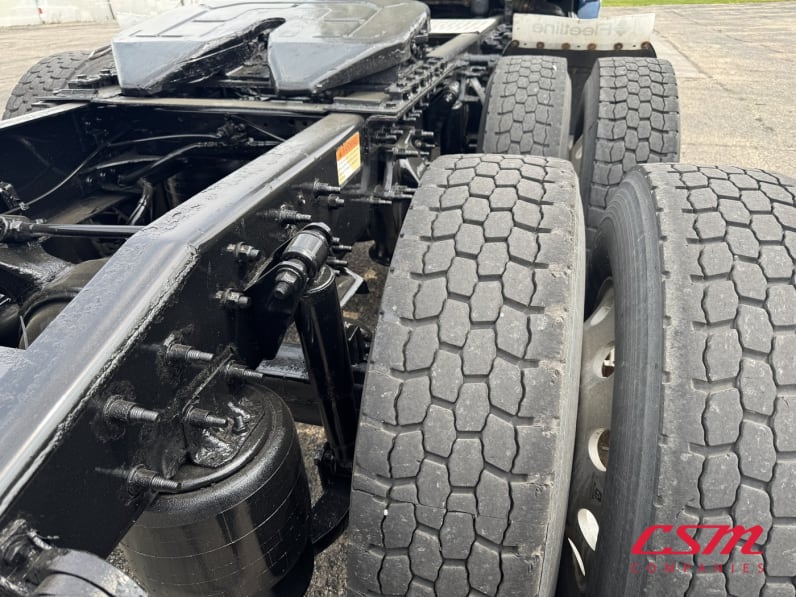 Passenger side rear frame and tire tread for this 2020 Freightliner Cascadia (Stock number: ULLLL6996)