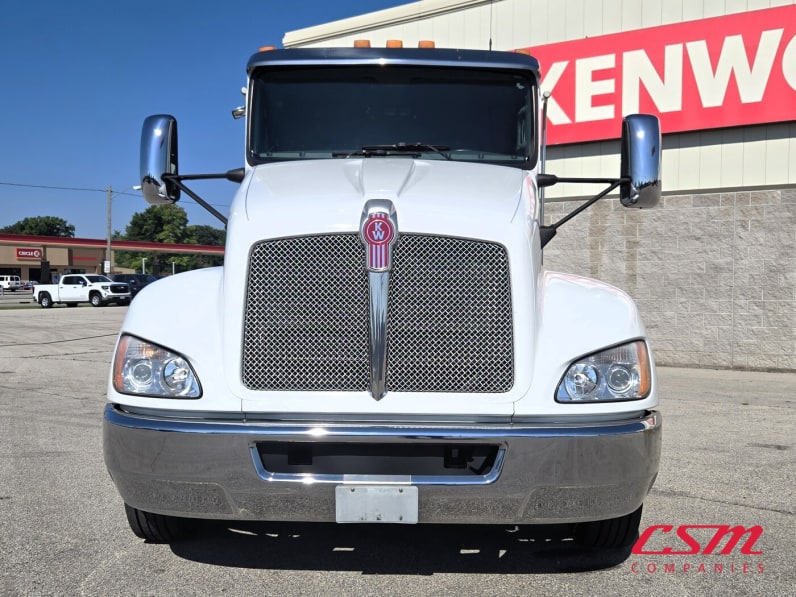 Exterior full front view for this 2020 Kenworth T270 (Stock number: ULM395407)Weeee