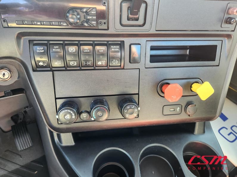 Interior radio and navigation system for this 2020 International RH Series (Stock number: ULN089764)Weeee