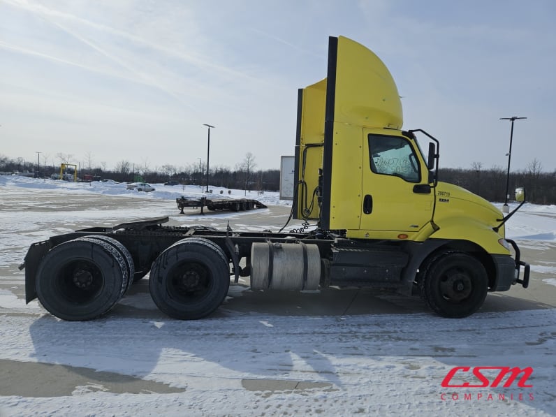 Exterior full passenger side for this 2020 International RH Series (Stock number: ULN089783)