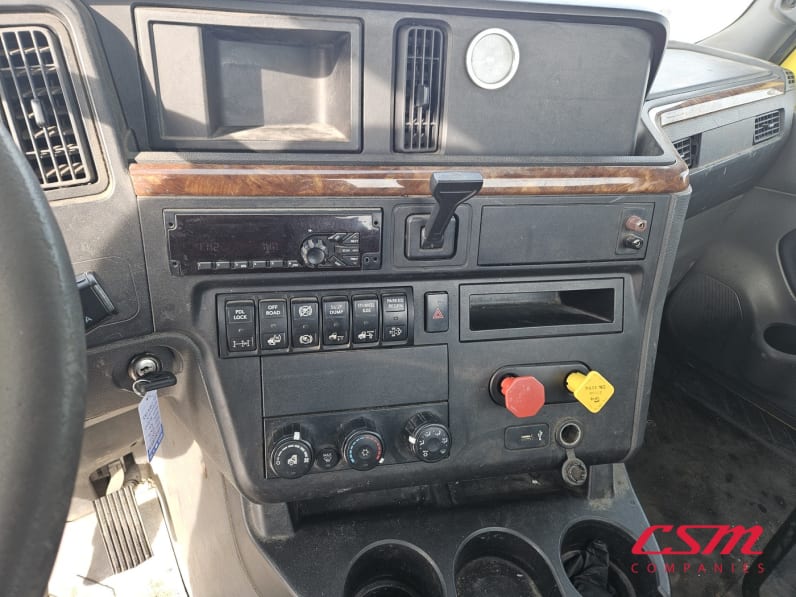 Interior radio and navigation system for this 2020 International RH Series (Stock number: ULN089783)