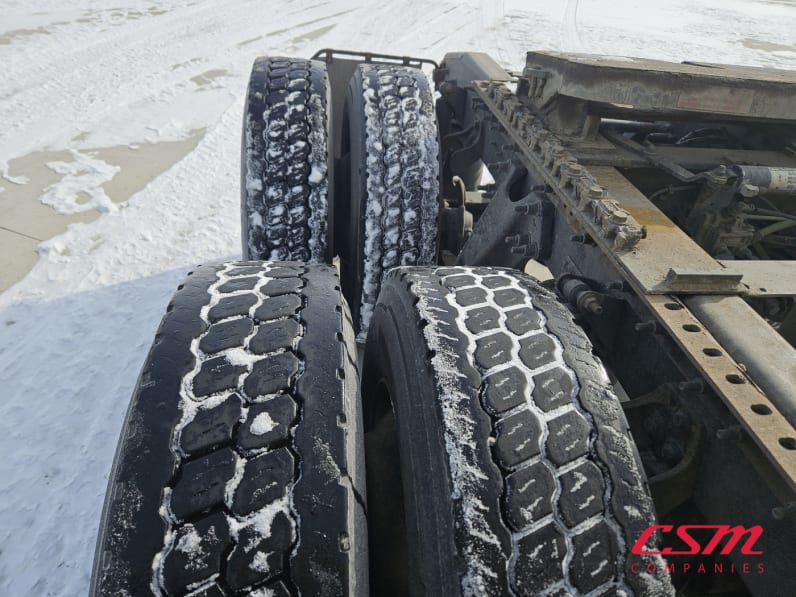 Passenger side rear frame and tire tread for this 2020 International RH Series (Stock number: ULN089783)