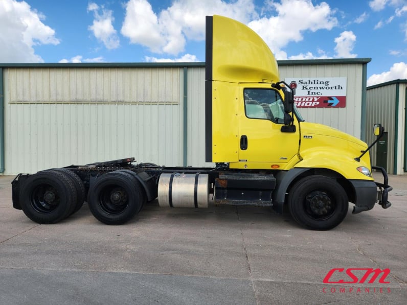 Exterior full passenger side for this 2020 International RH Series (Stock number: ULN089800)Weeee